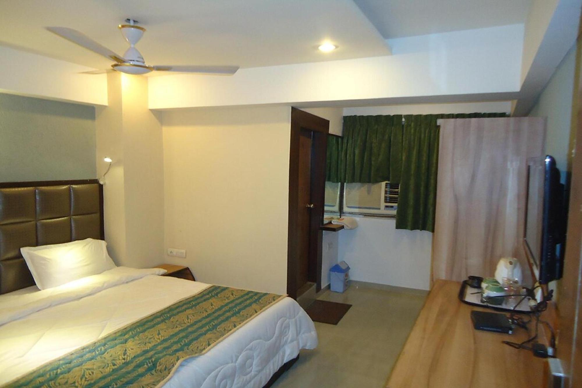 Hotel Maan Residency Satellite Road Ahmedabad Exterior photo