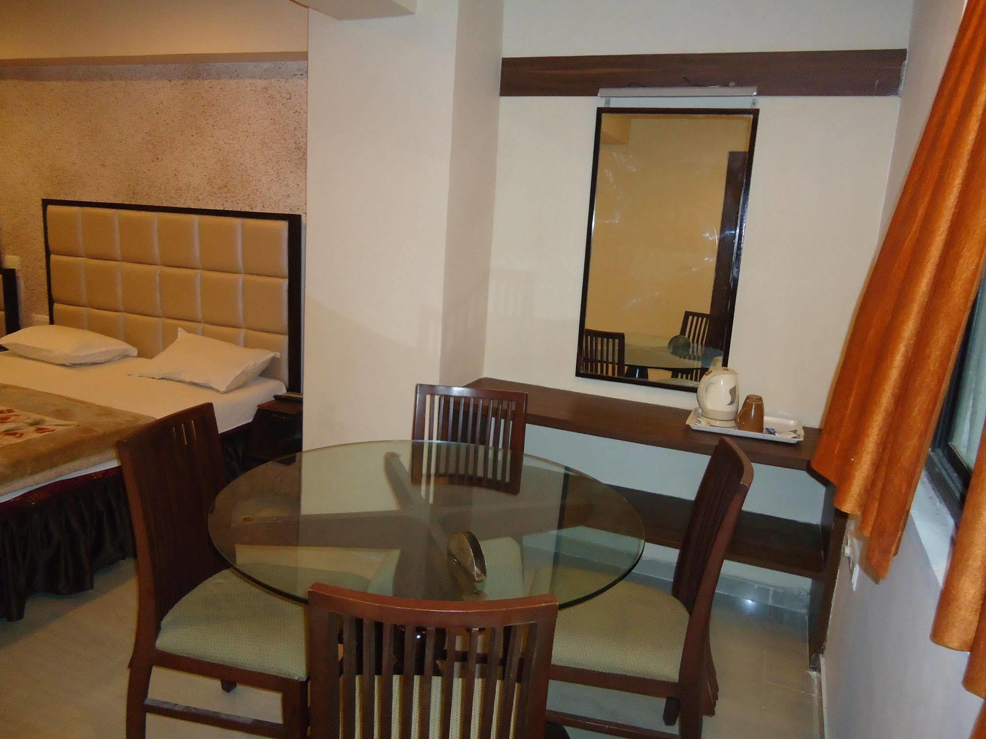 Hotel Maan Residency Satellite Road Ahmedabad Exterior photo