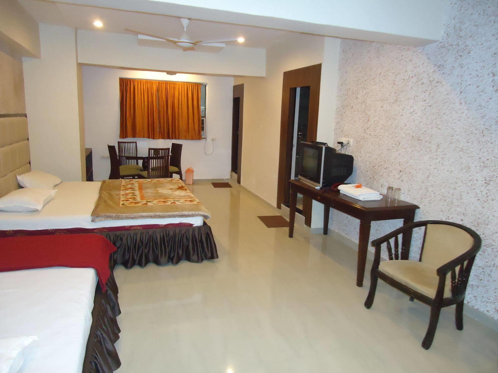 Hotel Maan Residency Satellite Road Ahmedabad Exterior photo