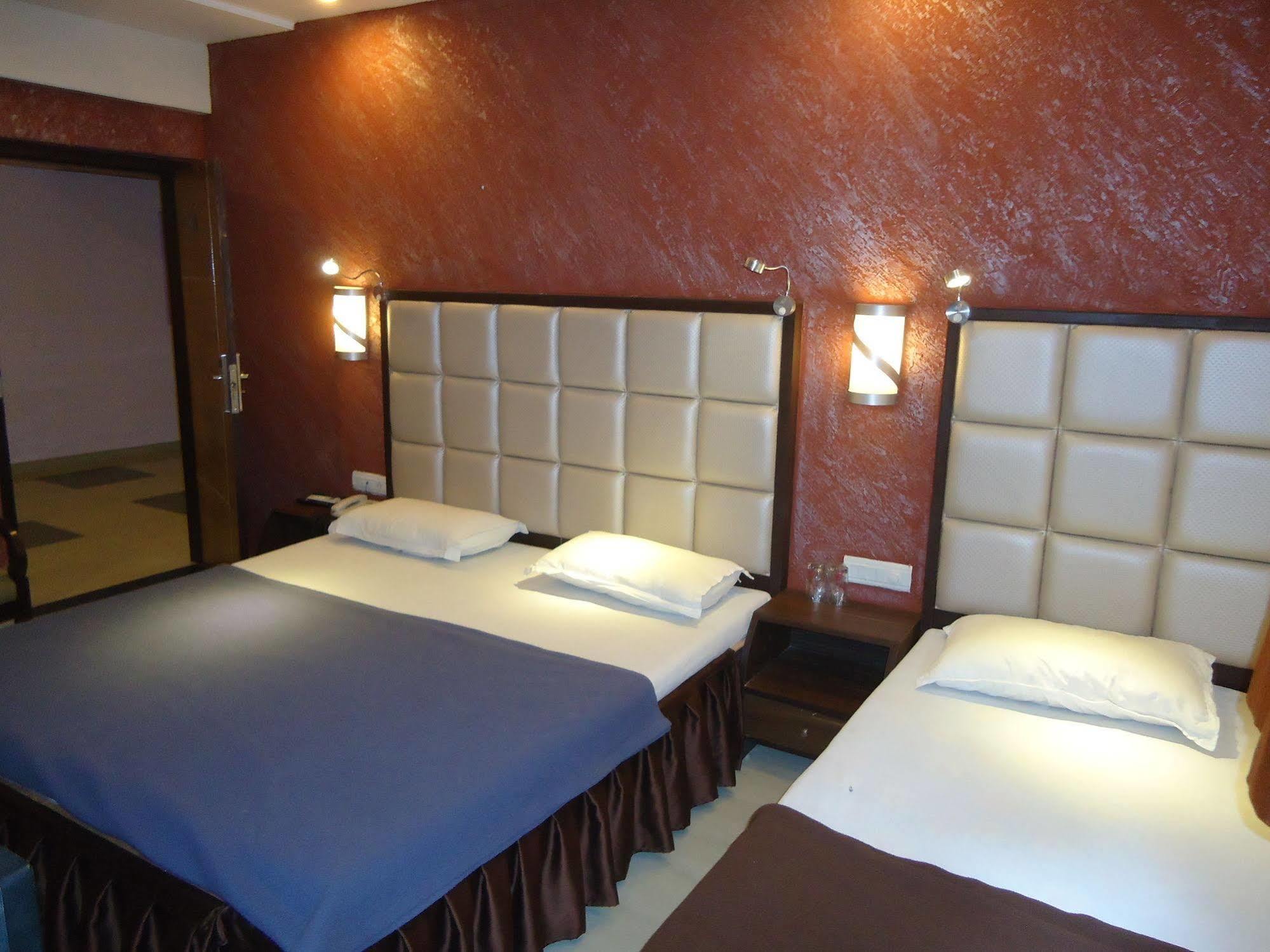 Hotel Maan Residency Satellite Road Ahmedabad Exterior photo
