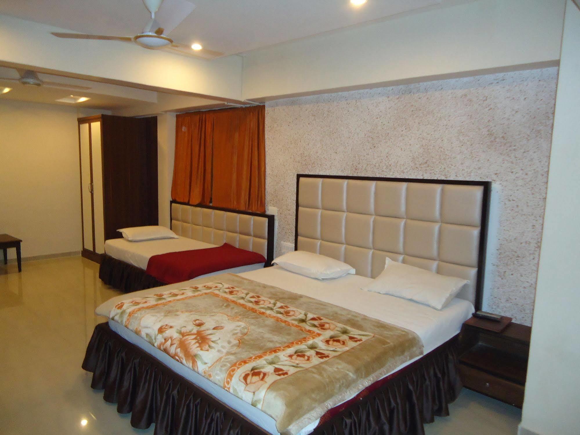 Hotel Maan Residency Satellite Road Ahmedabad Exterior photo